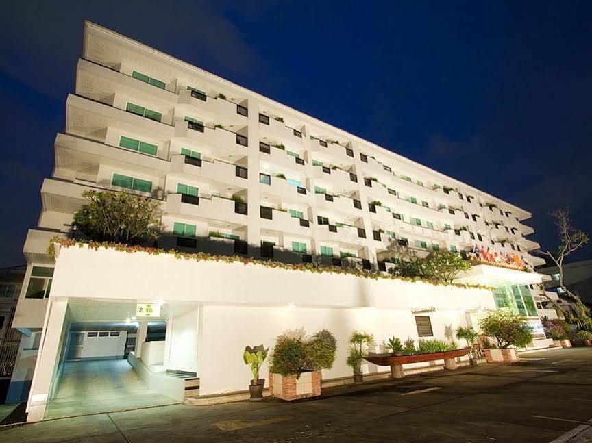 Laurel Suite Bangkok Exterior foto